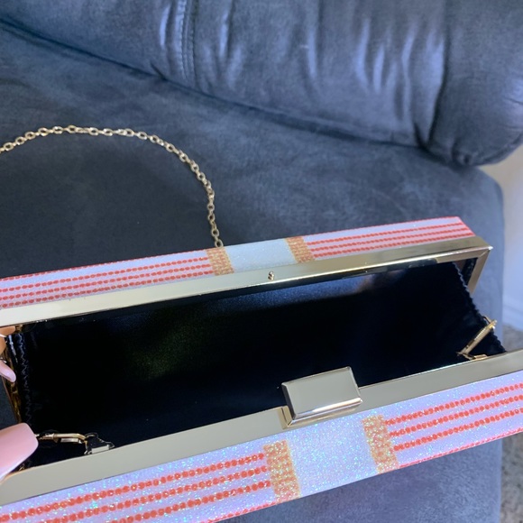 ‘Cashout on me’ Clutch❤️‍🔥 Available Now! - Picture 3 of 3